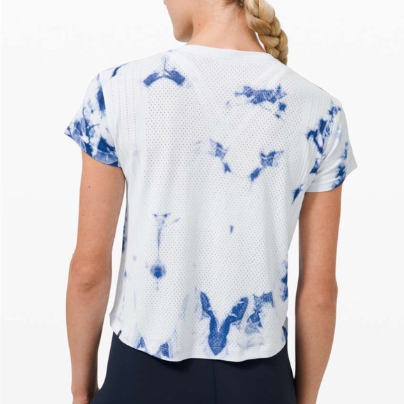 Women’s Lululemon Train To Be Short Sleeve. Size: Large. - Picture 9 of 11